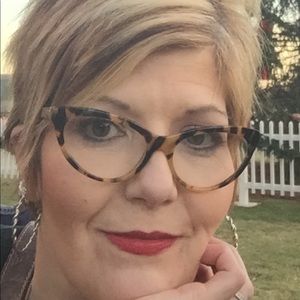 Meet your Posher, Crystal